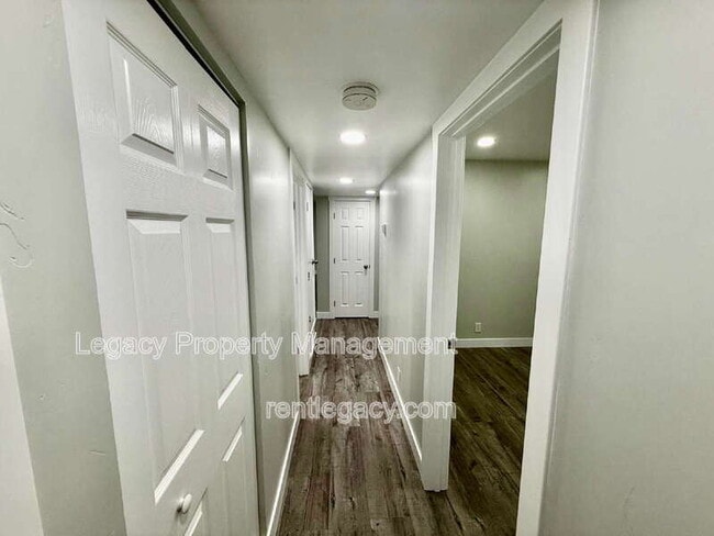 Building Photo - 6920 Demaret Dr