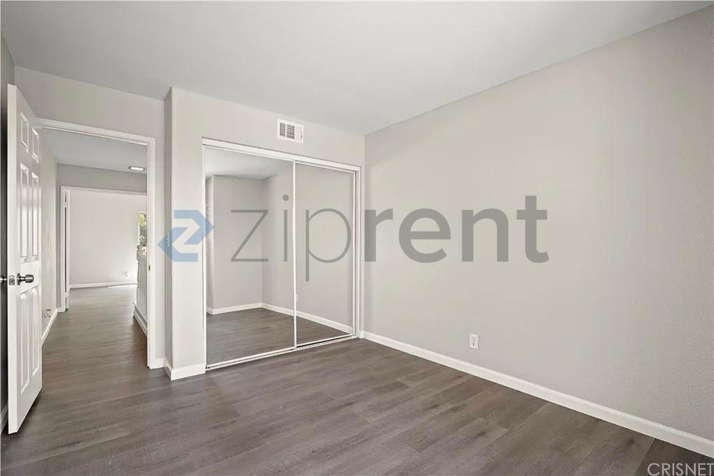Building Photo - Unit