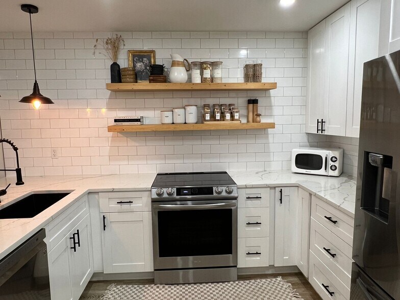 Building Photo - 50 Emerald Woods Dr