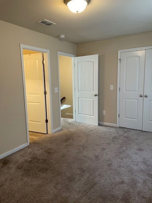 Building Photo - 308 Dill Ln
