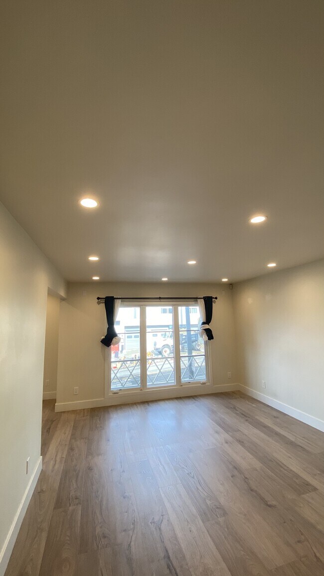 Building Photo - 1939 Taraval St