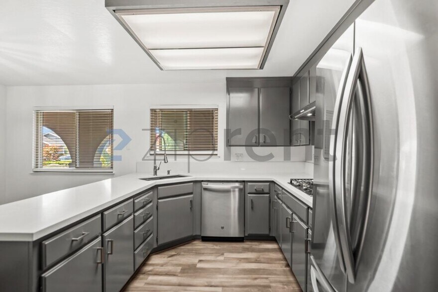 Building Photo - Unit