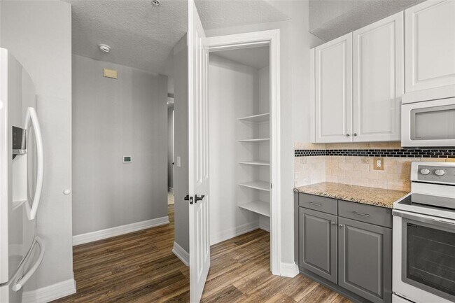 Building Photo - 99 Vivante Blvd