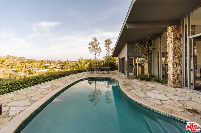 Building Photo - 8559 Edwin Dr