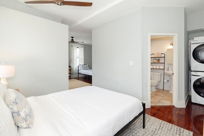 Building Photo - 1354 Broadway