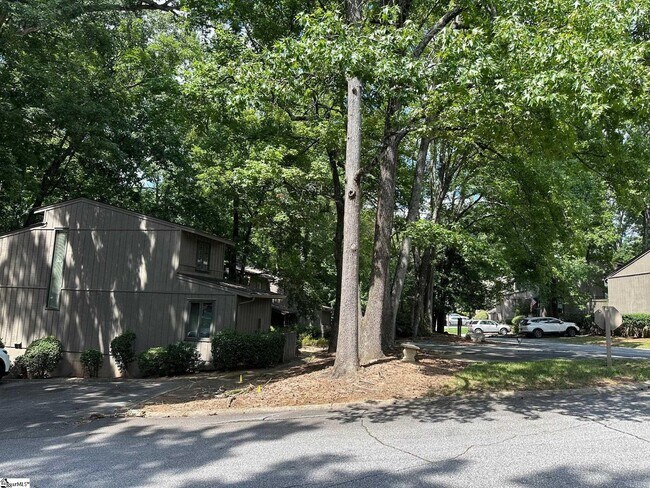 Building Photo - 126 Inglewood Way