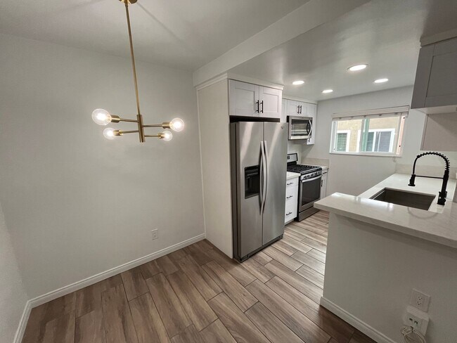 Building Photo - M76 - Rego