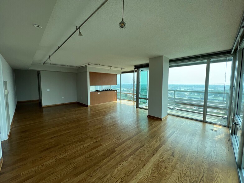 Building Photo - 9715 Woods Dr