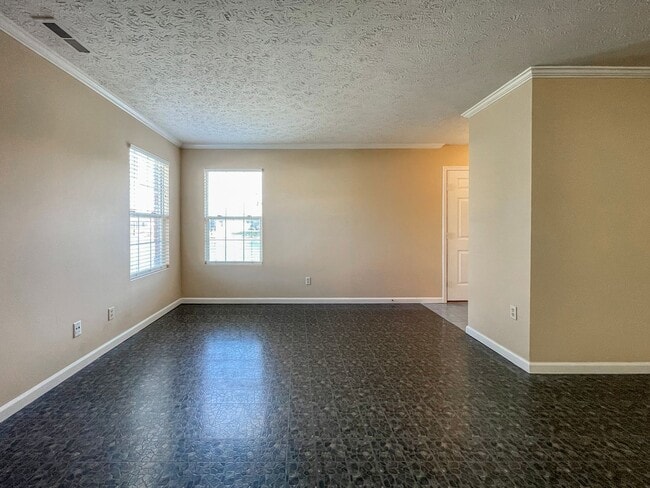 Building Photo - Near Local Shops and Restaurants