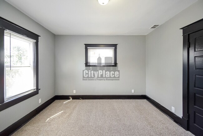 Building Photo - 119 N Euclid Ave