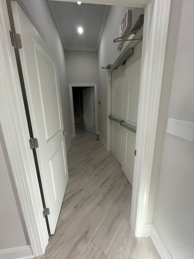 Building Photo - Sonesta - 7116