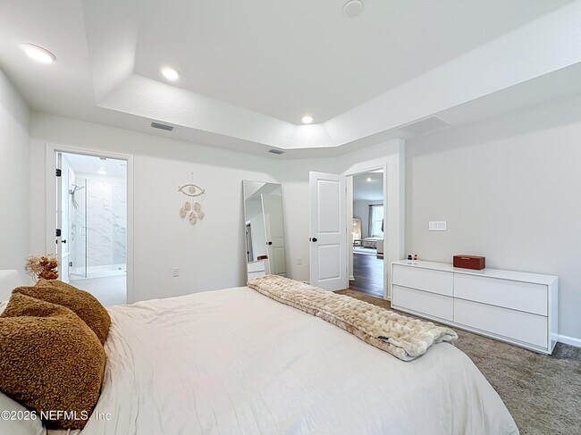 Building Photo - 826 Flach Dr