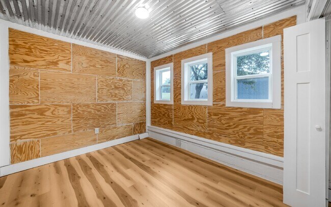 Building Photo - 10011 Little Creek Cir