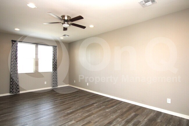 Building Photo - 17120 N 9th Pl
