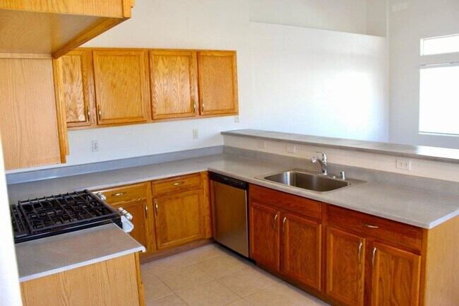 Building Photo - 550 Sparrow Gull Ct