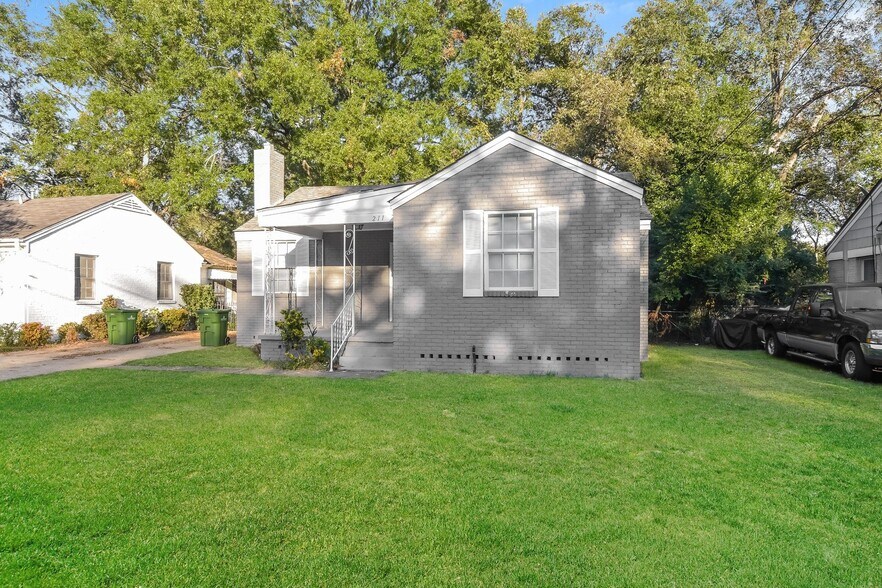 Building Photo - 211 Bradley Dr