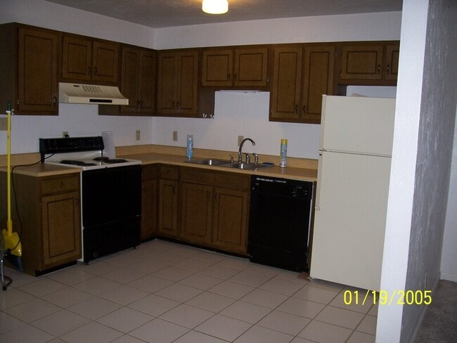 Building Photo - 1550 Live Oak Dr