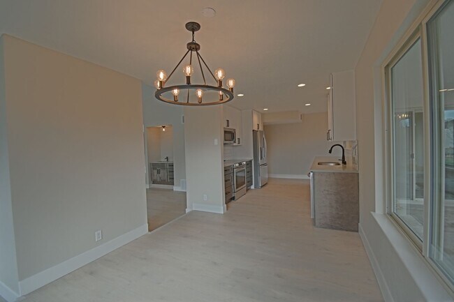 Building Photo - Newly UPDATED 3BD/2BA Available NOW!