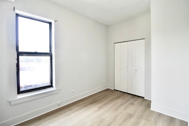 Building Photo - 3720 S Indiana Ave