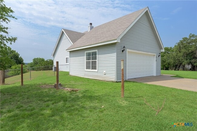 Building Photo - 1810 Mesa Oaks Cir