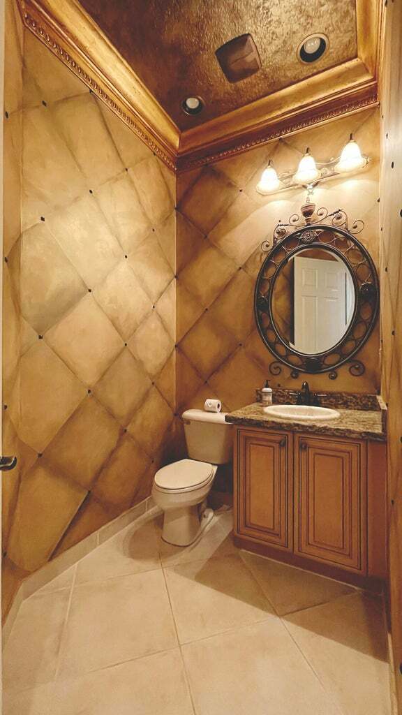 Building Photo - 9843 Vía Amati