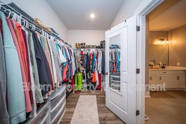 Building Photo - 5008 Cedar Brush Ct