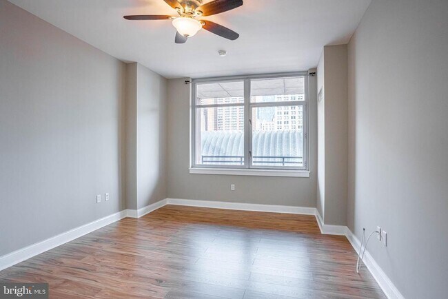 Building Photo - 440 S Broad St