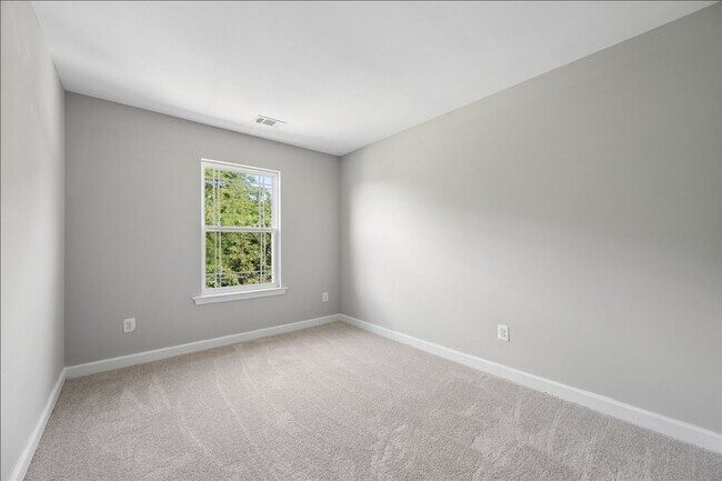 Building Photo - 1004 Collindale Ave