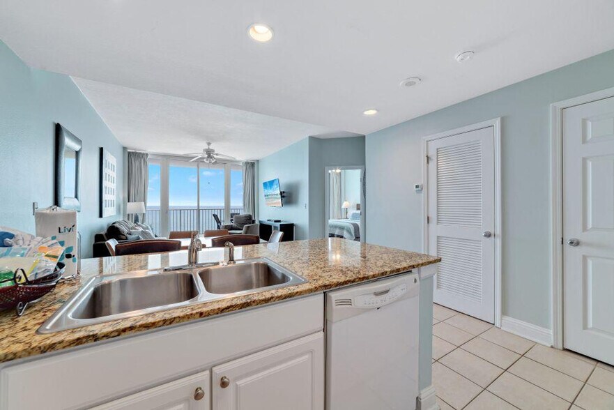 Building Photo - 455 E Beach Blvd