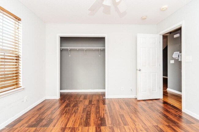 Building Photo - 132 Coronation Dr