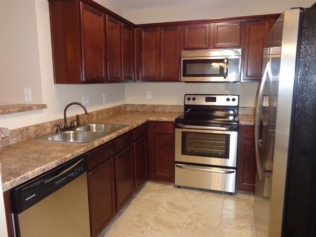 Building Photo - 10249 Sterling Ridge Dr