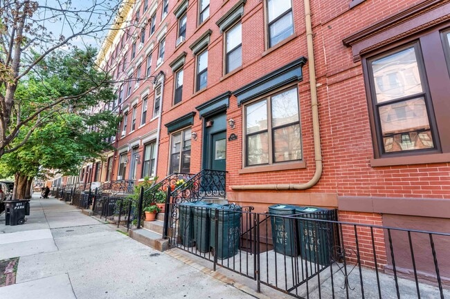 Building Photo - 809 Park Ave