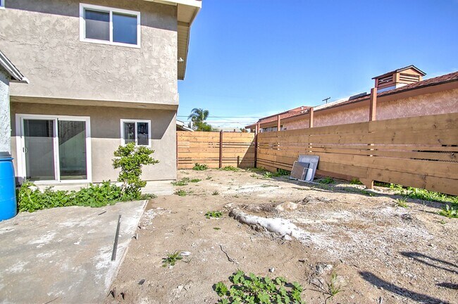 Building Photo - 3150-3150 Florine Dr