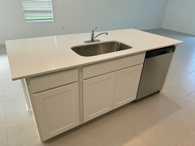 Building Photo - 664 Carlyle Wy