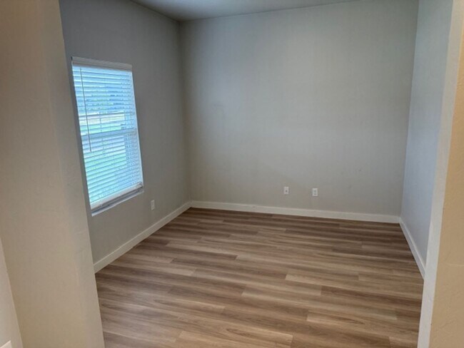 Building Photo - 8100 NW 151st Cir