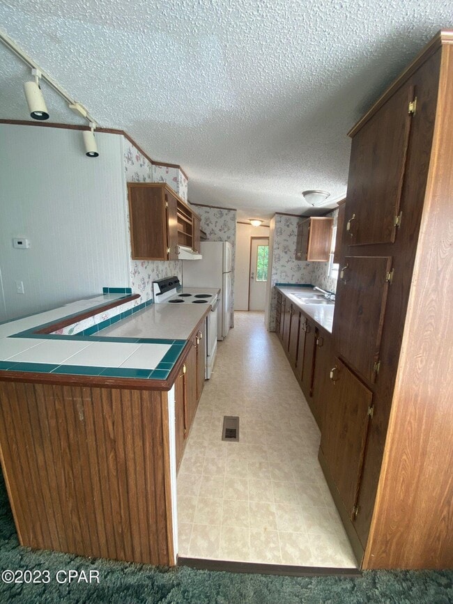 Building Photo - 9725 Bear St