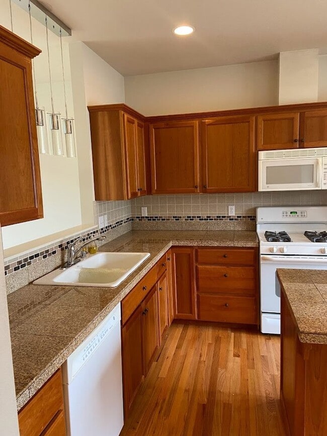 Building Photo - Harrison Place Condo is a beautiful property located on a quiet cul-de-sac.