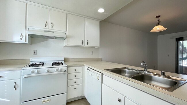 Building Photo - One Bedroom Apartment Near Downtown SLO