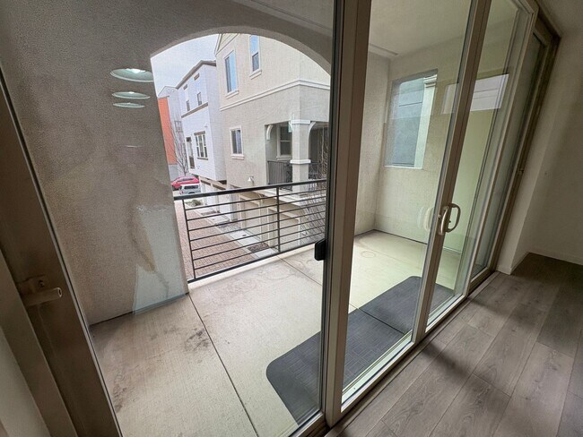 Building Photo - Modern 2bed/2bath Single Story Condo in the MIll