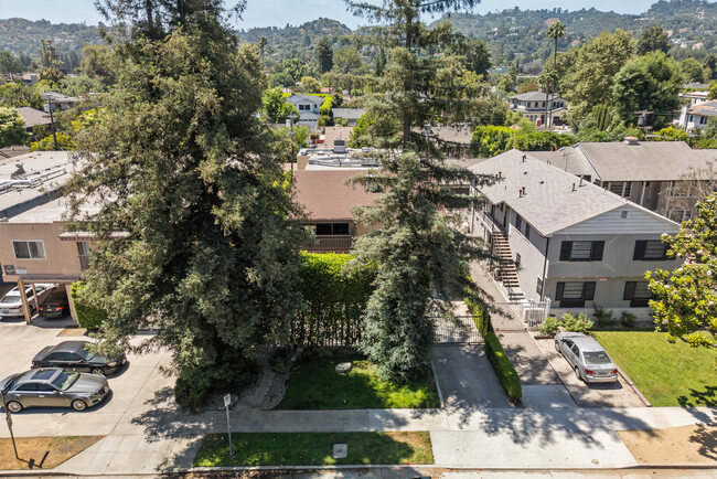 Building Photo - 13006 Moorpark St