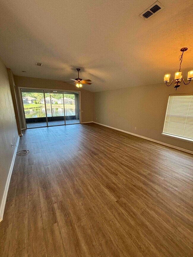 Building Photo - 1329 Fairway Village Dr