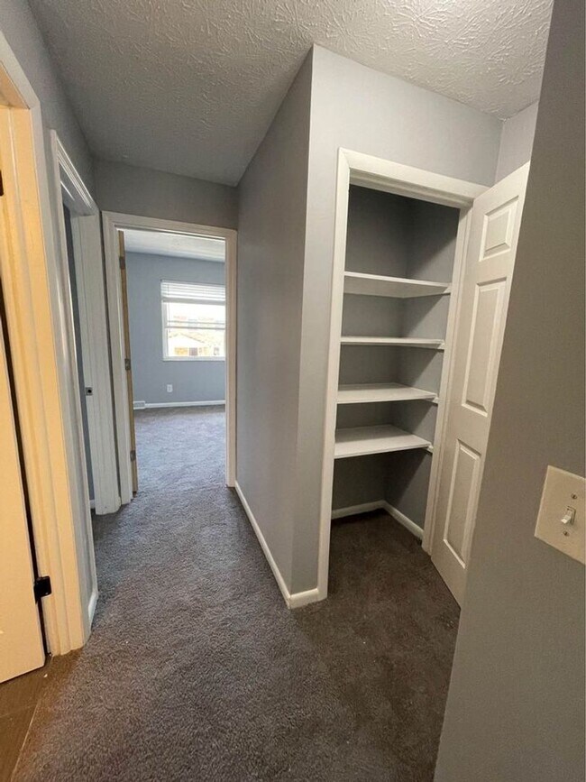 Building Photo - Bexvie Village Townhomes - Renovated unit