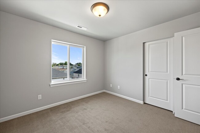 Building Photo - 421 N 76th Ave