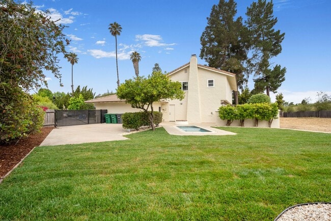 Building Photo - Executive Style Living ....