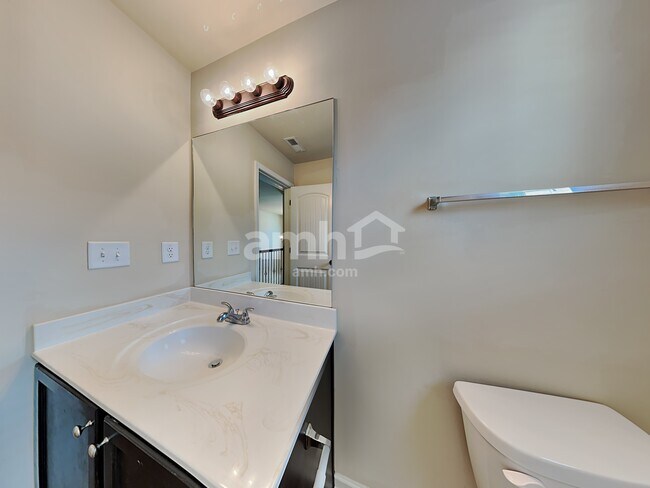 Building Photo - 160 Summit Point Dr