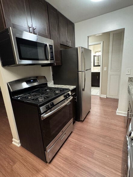 Building Photo - 2260 N Summit Ave