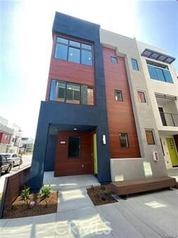 Primary Photo - 402 Transport