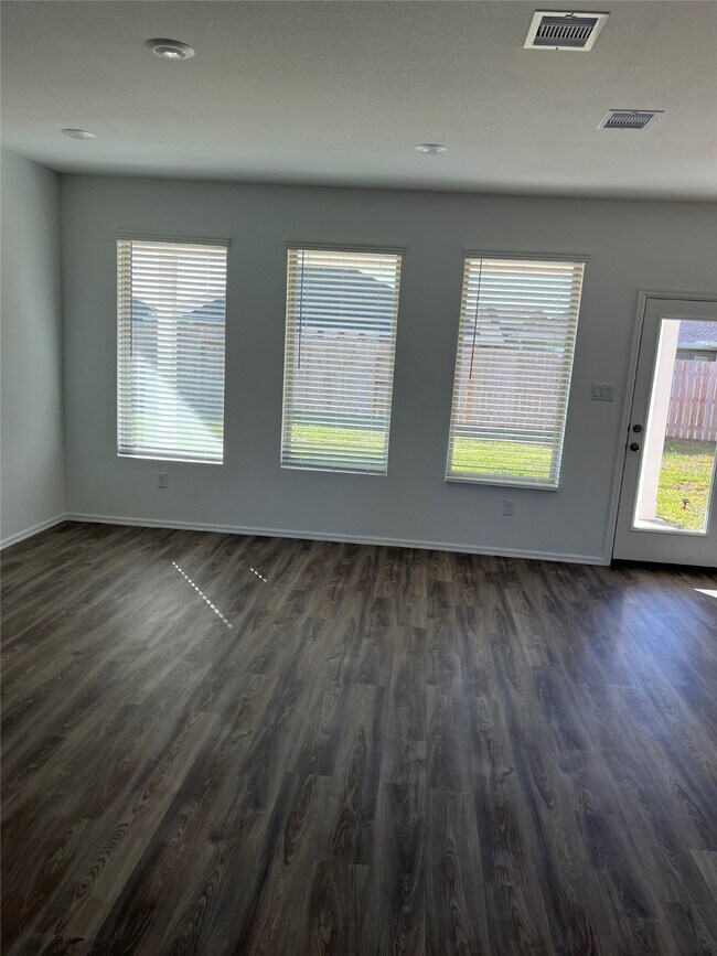 Building Photo - 7419 Bartoncliff Dr