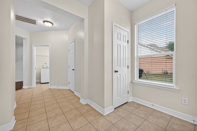 Building Photo - 7507 Legacy Pines Dr