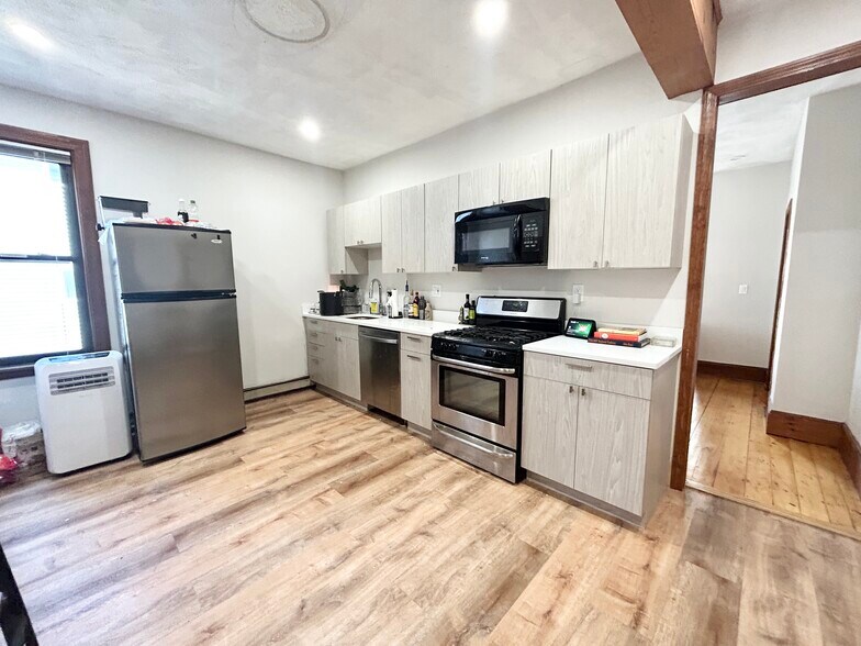 Building Photo - 1568 Tremont St